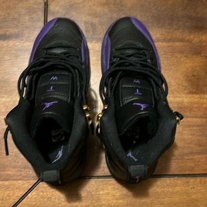 Air Jordan 12 Retro $160

Black/Metallic Gold/ Taxi/Field Purple

Size 6.5Y
